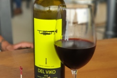 Zátiší s vínem a olivami